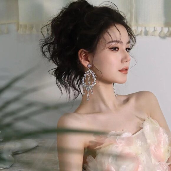 Hollow teardrop earrings - Picture 2 of 5